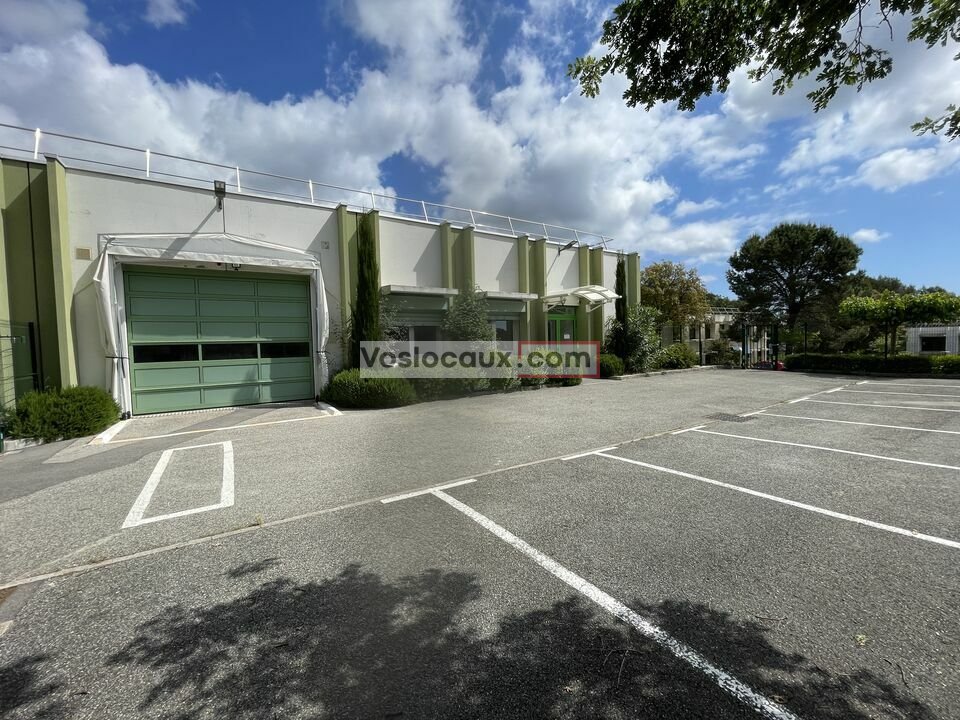 A la location : Bureaux  de 600 m² à SOPHIA ANTIPOLIS - LES BOUILLIDES