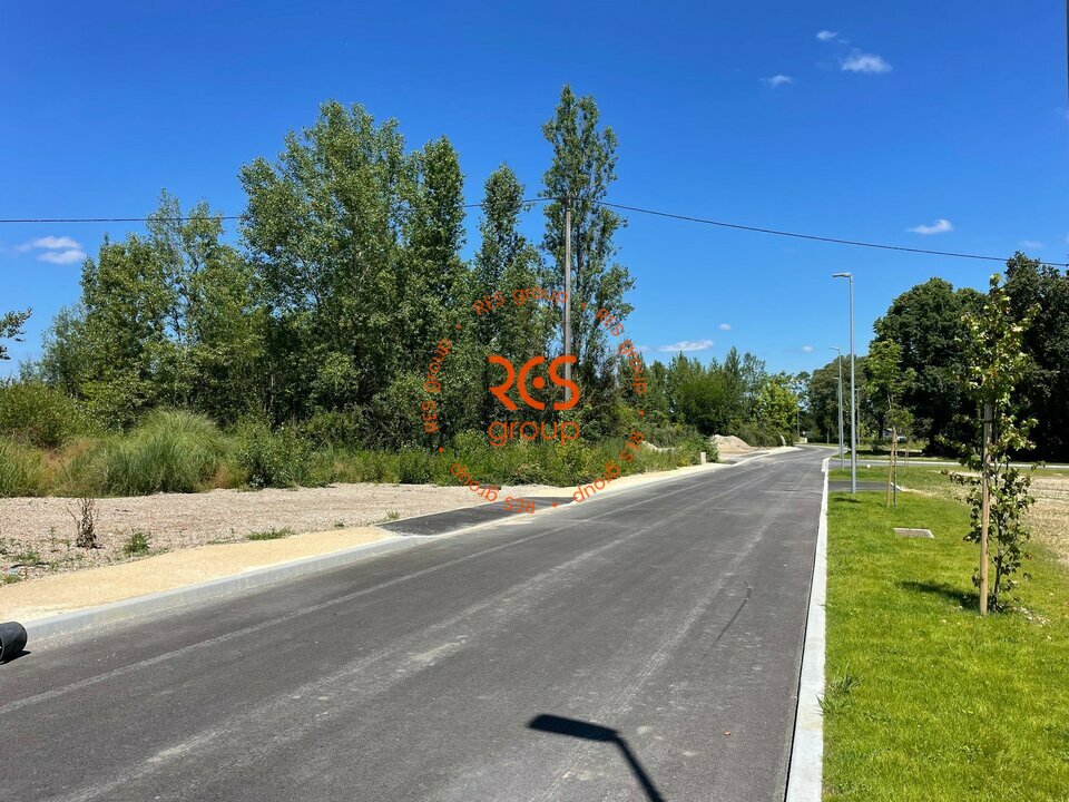 TERRAIN DIVISIBLE - LIBRE DE CONSTRUCTEUR