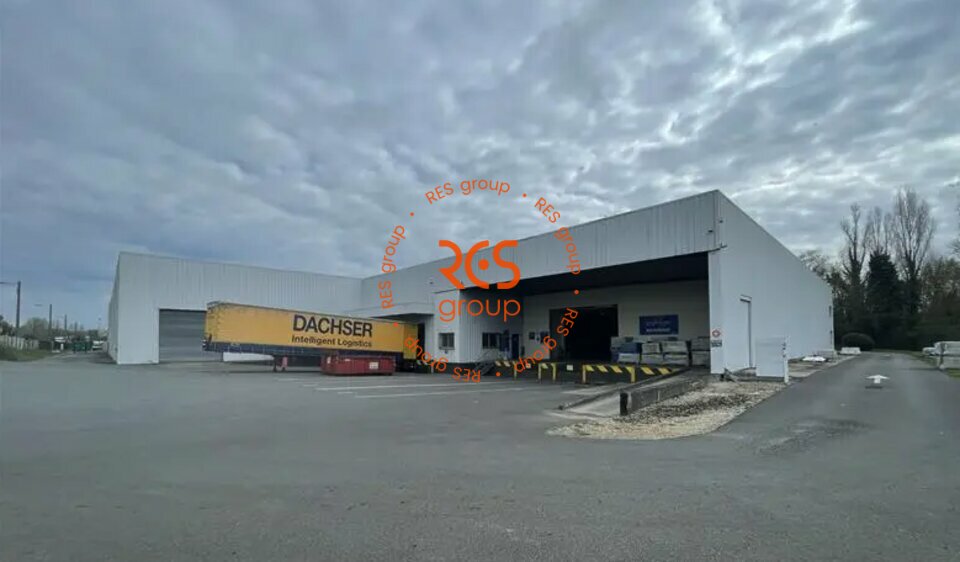 LOCAL D'ACTIVITE PROCHE AUTOROUTE 