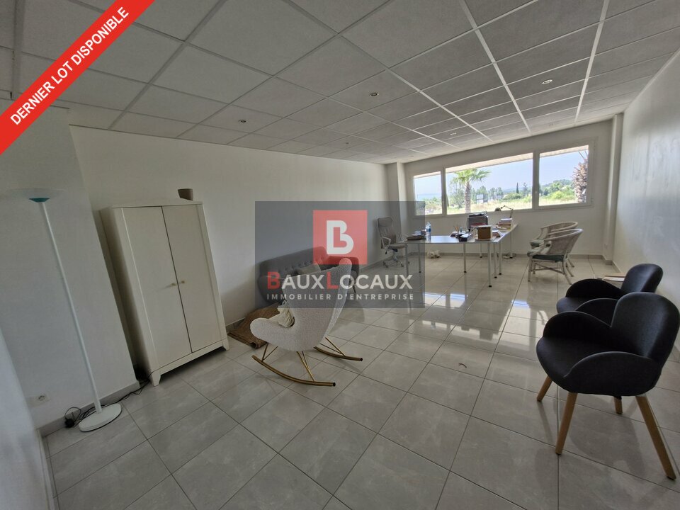 A LOUER ZI LA JALASSIERE BUREAU EXCEPTIONEL DE 38M2