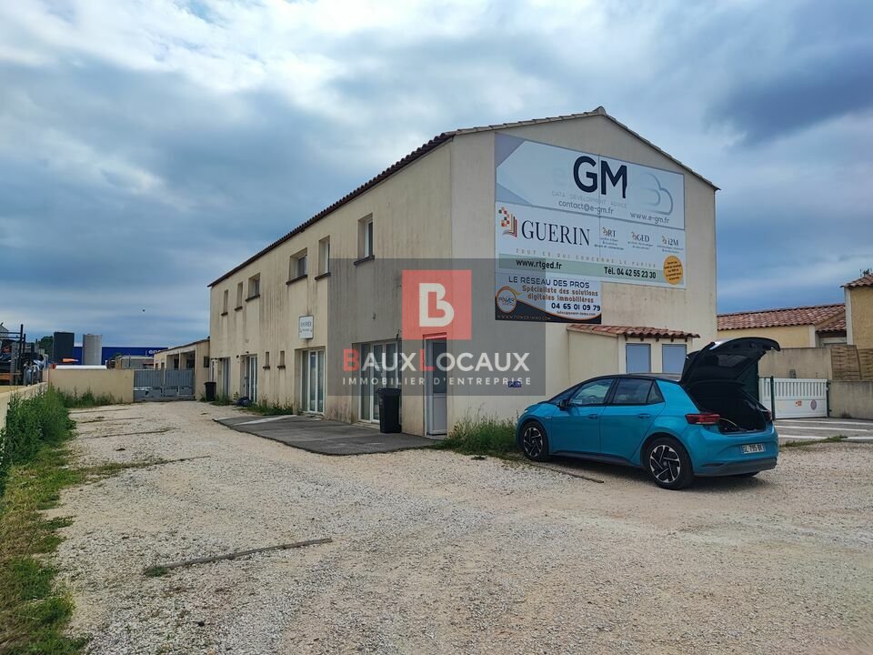 LOCAL COMMERCIAL/BUREAUX AVEC PARKING PRIVATIF