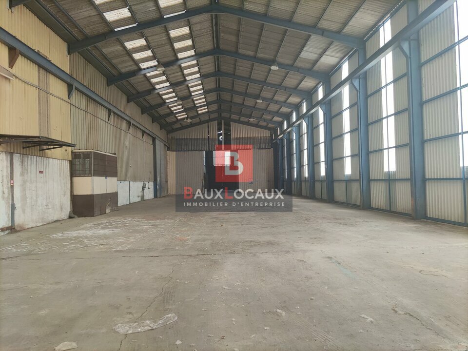 VENTE LOCAUX ACTIVITES/ENTREPOT 2 700 m² ARLES