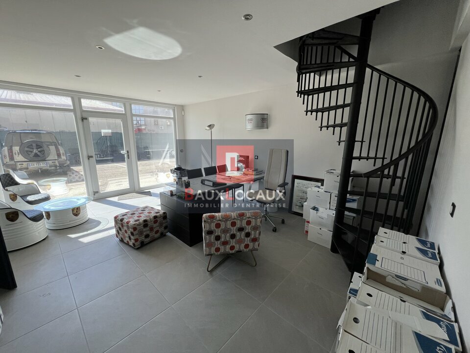 Location Local professionnel 210 m² Arles