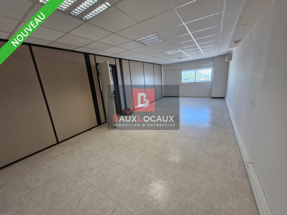 NOUVEAU A LOUER ZI VALAMPE  CHATEAUNEUF LES MARTIGUES LOCAL DE 150m2