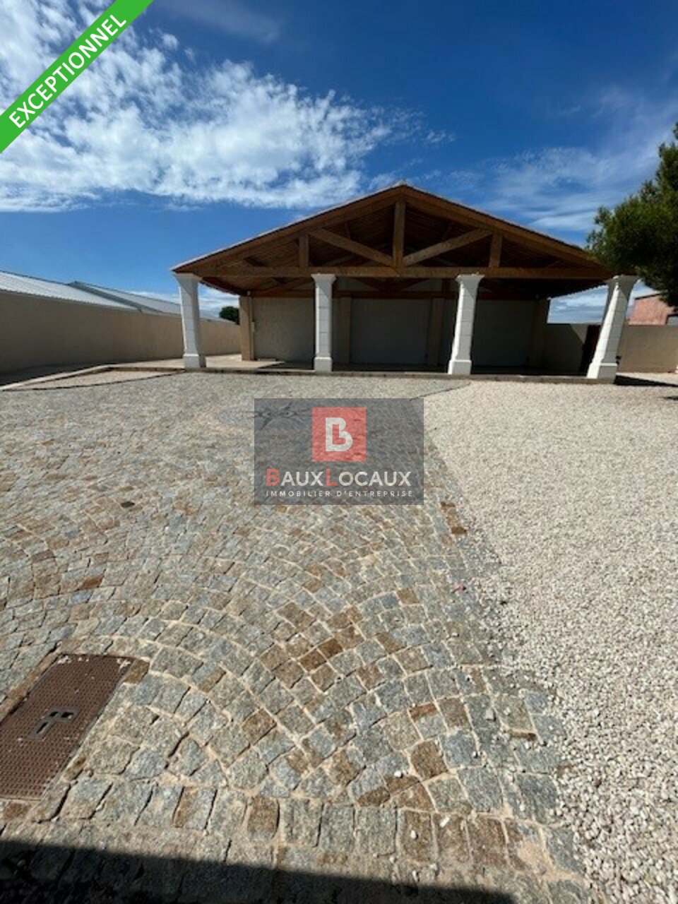 RARE SALLE RECEPTION MURS ET FDC EN ZONE ARTISANALE