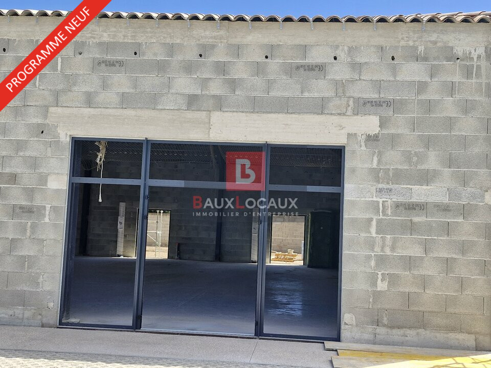 PROCHAINEMENT A LOUER 4 LOCAUX COMMERCIAUX 