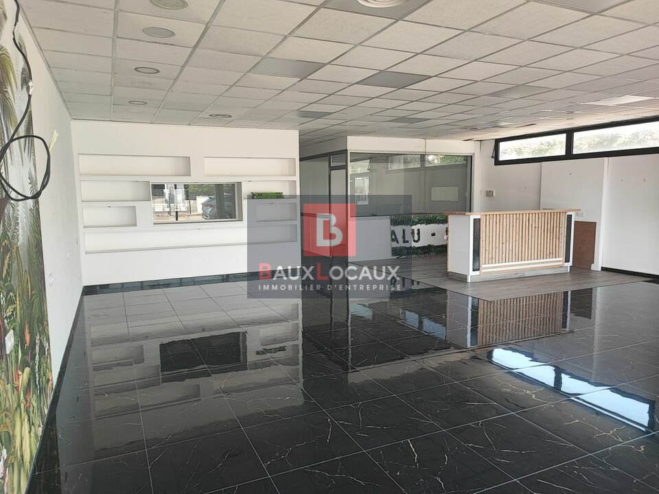 LOCATION AVEC DROIT D'ENTREE LOCAL COMMERCIAL 150 m² ARLES