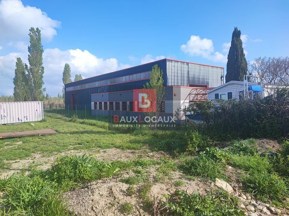 LOCATION LOCAL ACTIVITES AVEC BUREAUX D'ENVIRON 570 m²