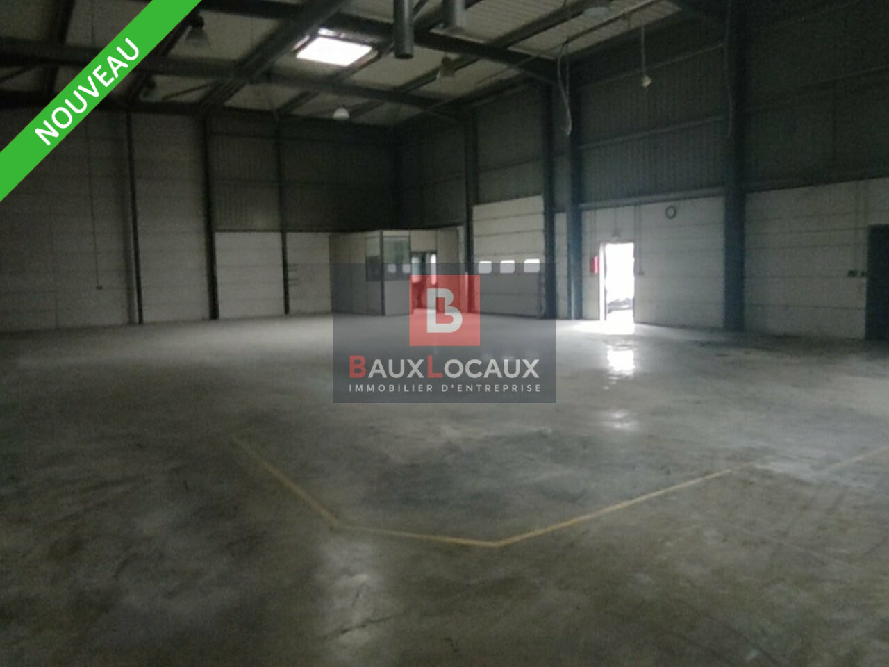 LOCAUX ACTIVITES D'ENVIRON 434 m² AVEC EXTERIEUR EN ZONE