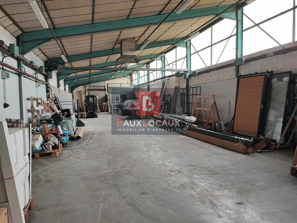 LOCATION ENTREPOT D'ENVIRON 370 m² EN ZONE NORD D'ARLES