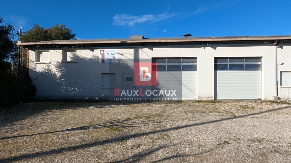 LOCAL D'ACTIVITES AVEC BUREAUX D'ENVIRON 430 m² SUR PARCELLE DE 800 m²