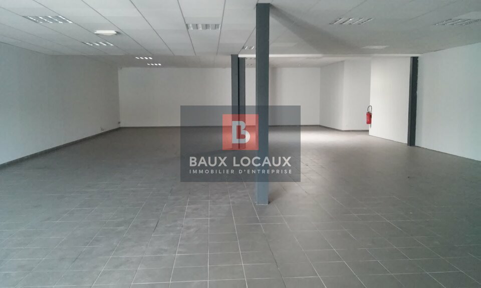 ENTREPOT DE STOCKAGE ET BUREAUX PROCHE CAPSUD 374 M²