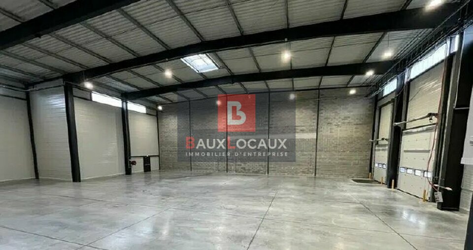 NIMES  A LOUER LOCAL D'ACTIVITE 970M² ENVIRON NEUF