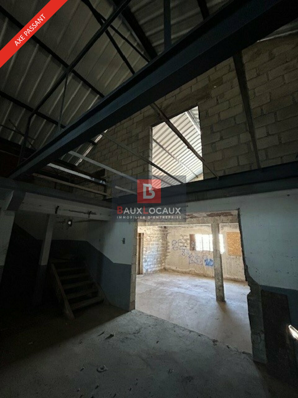 A VENDR  LOCAL D ACTIVITE DE 330 m2 . PROGRAMME NEUF