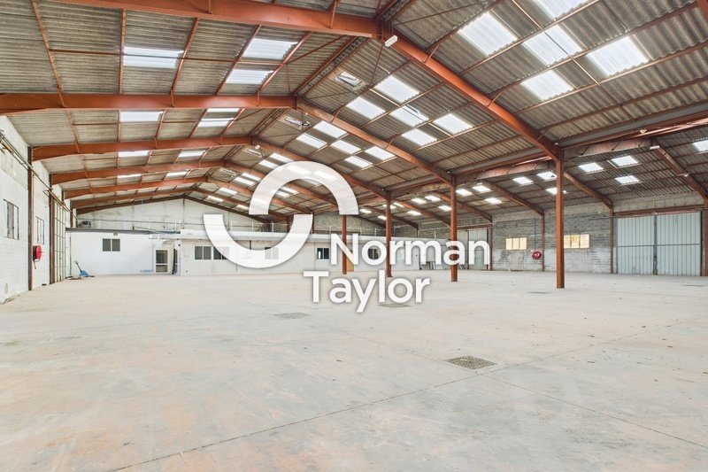 A louer Locaux d'activité 1685m² Perpignan