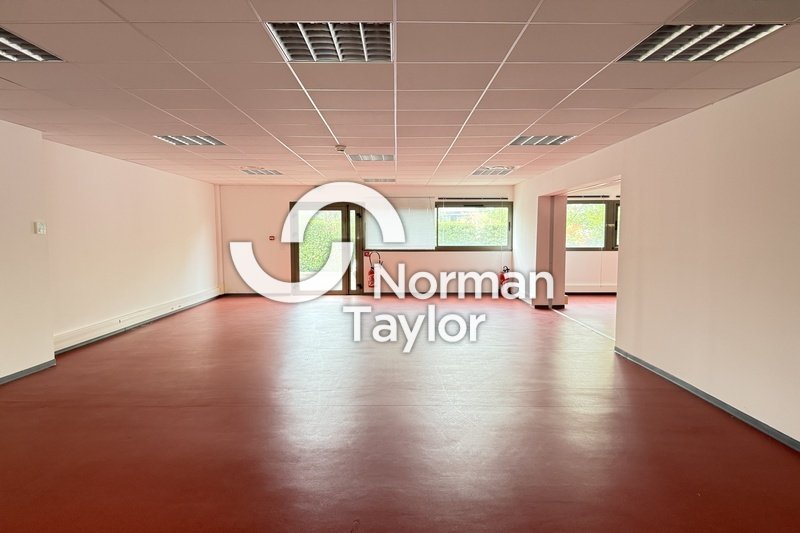 Bureaux en open space à louer au Parc Aéroport