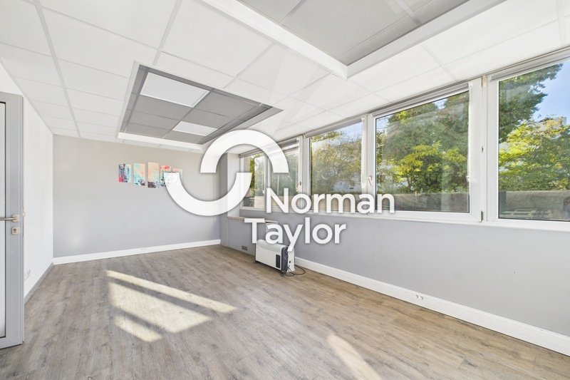 A louer Bureaux 96m² Lattes