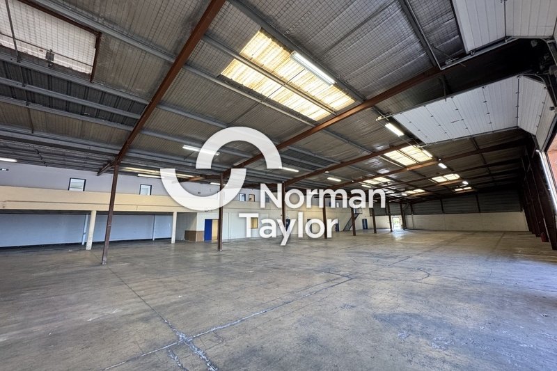 A vendre bâtiment indépendant de 2250m2 - Montpellier SUD 