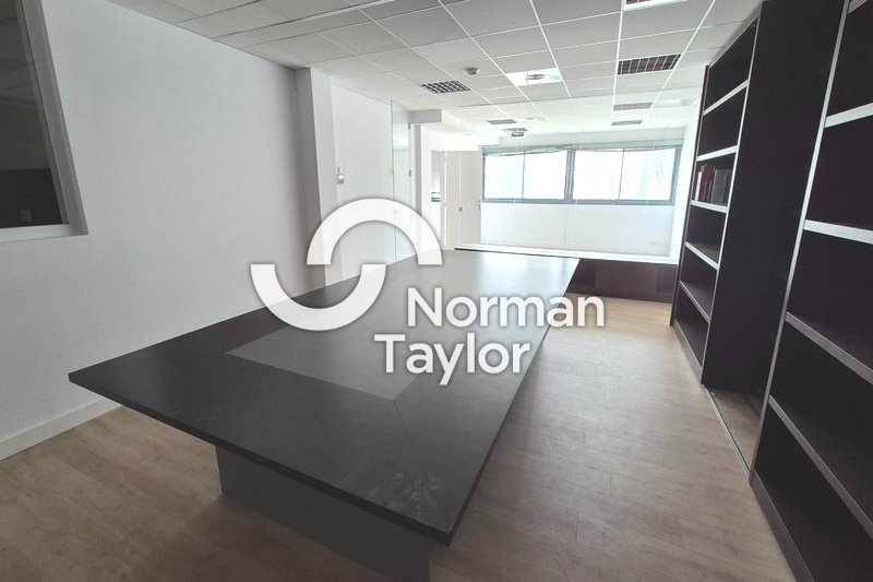 A louer Bureaux 233.6m² Perpignan