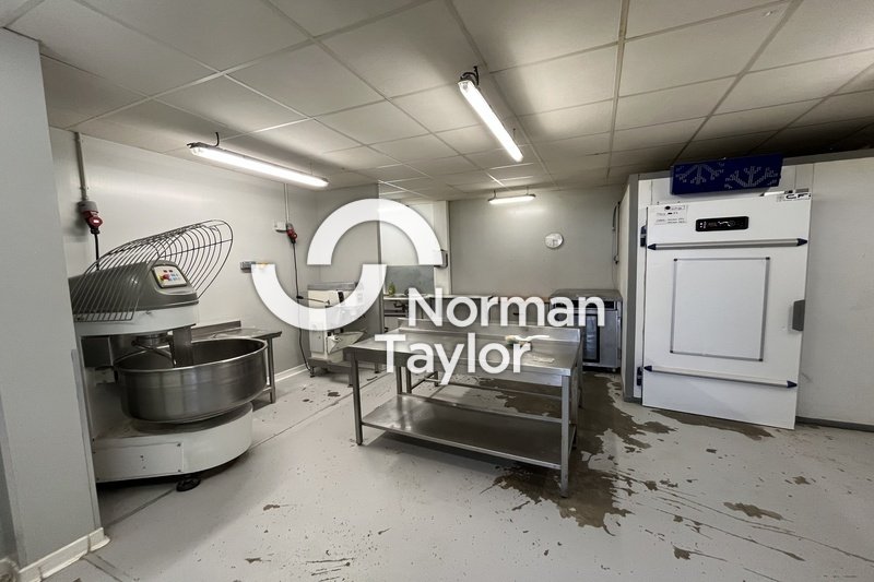 A louer Locaux d'activité 140m² Fabrègues