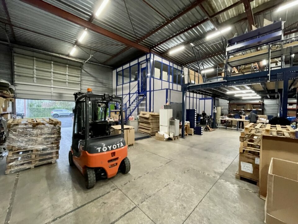 Local d'activité traversant Local d'activité traversant