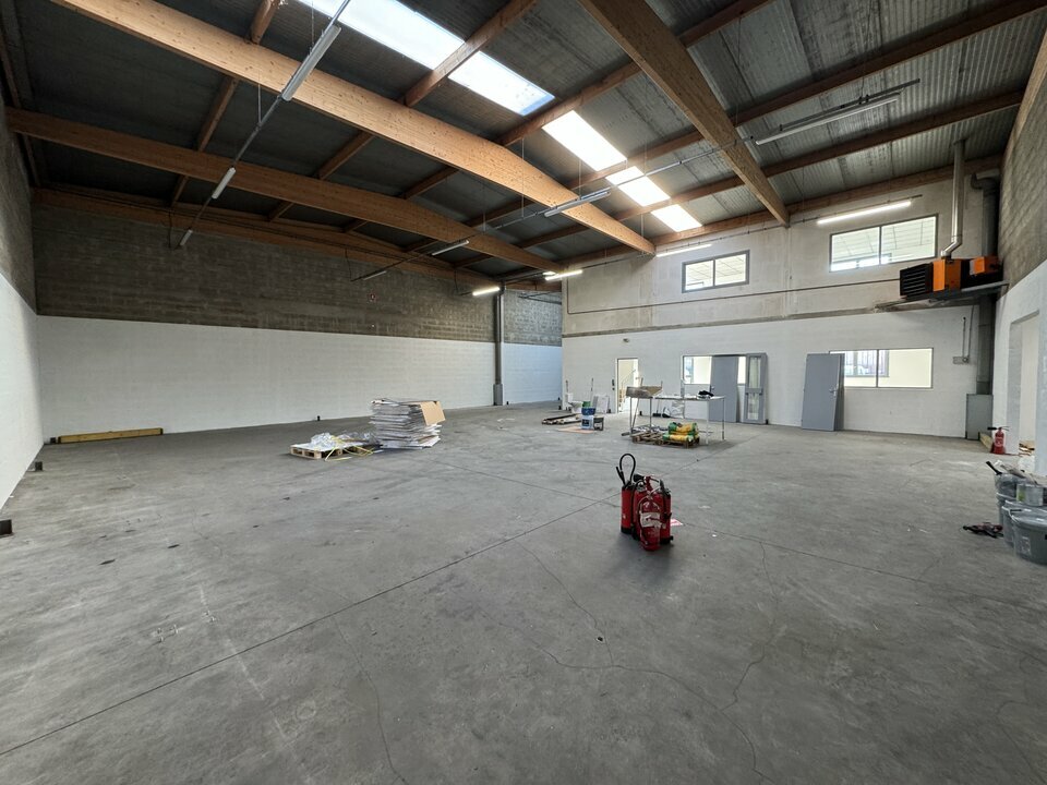 LOCAUX D'ACTIVITES A LOUER