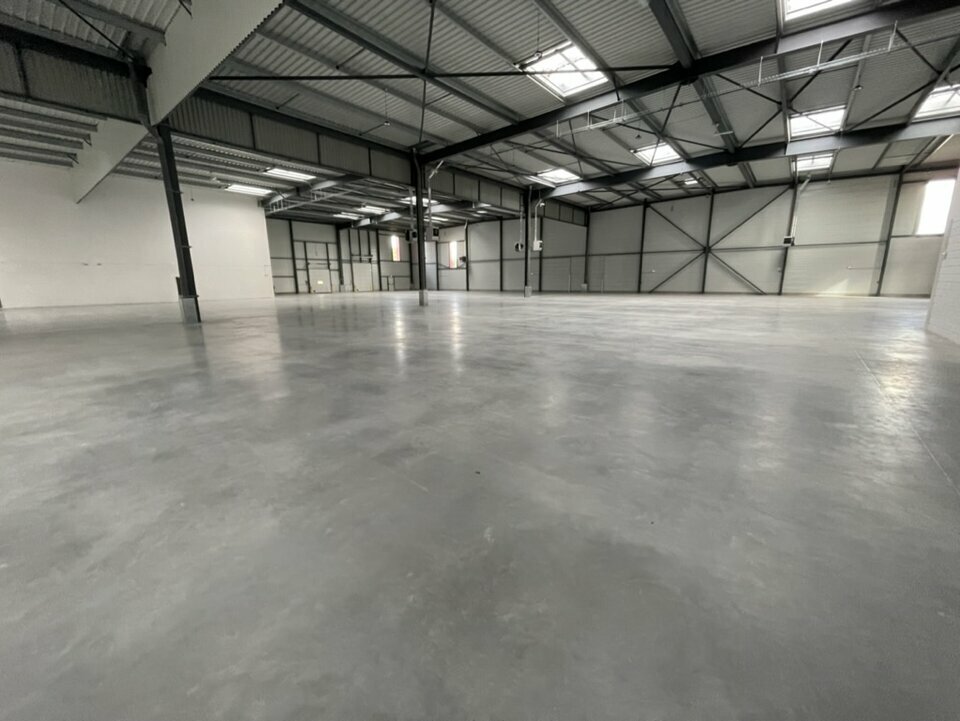 A louer Locaux d'activité 1301m² Le Thillay