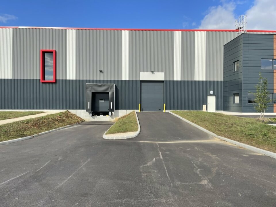 A louer Locaux d'activité 2609m² Le Thillay