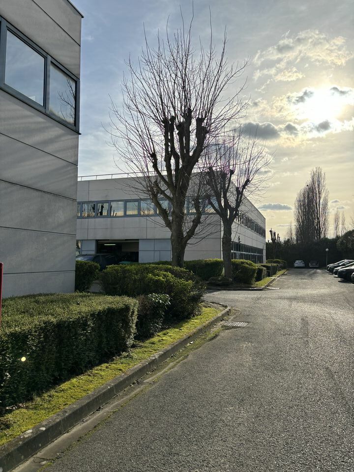 A louer Locaux d'activité 376m² Roissy-en-France