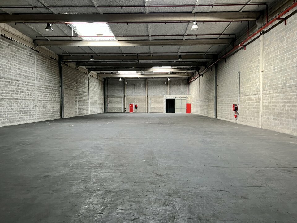 LOCAUX D'ACTIVITES A LA SORTIE DE L'AUTOROUTE A1