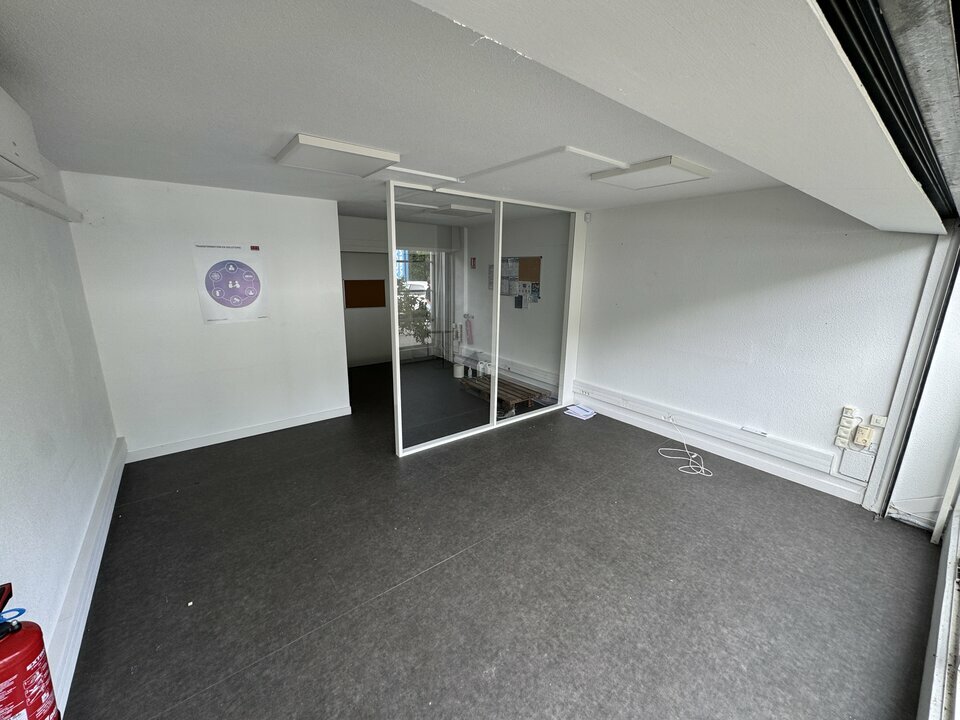 Agrandir la photo Local commercial à louer - 162.0 m2 - 64 - Pyrenees-Atlantiques