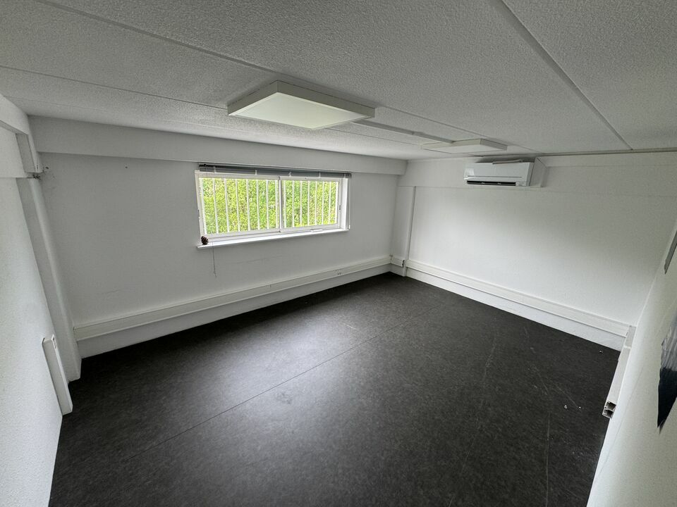 Agrandir la photo Local commercial à louer - 162.0 m2 - 64 - Pyrenees-Atlantiques