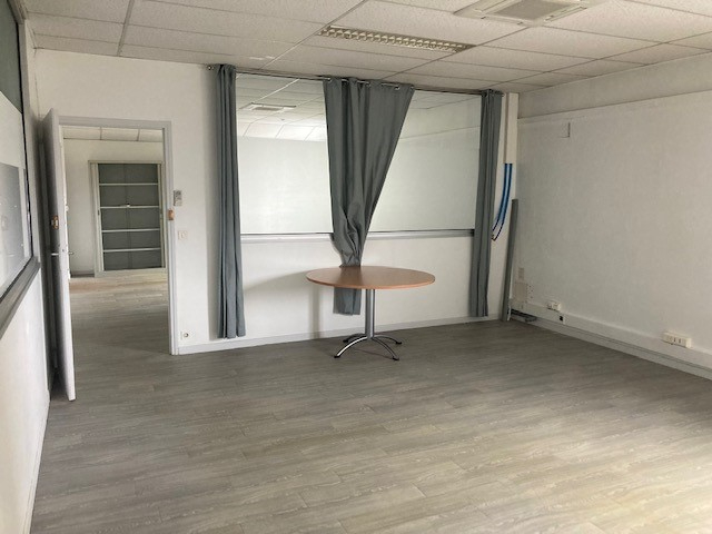 Agrandir la photo Local commercial à louer - 60.0 m2 - 64 - Pyrenees-Atlantiques