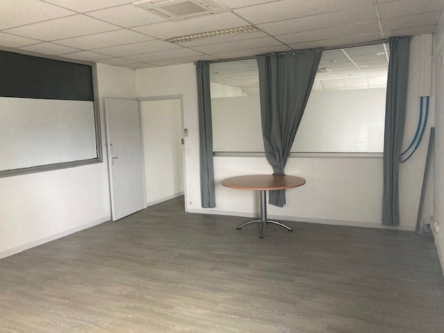 Agrandir la photo Local commercial à louer - 60.0 m2 - 64 - Pyrenees-Atlantiques