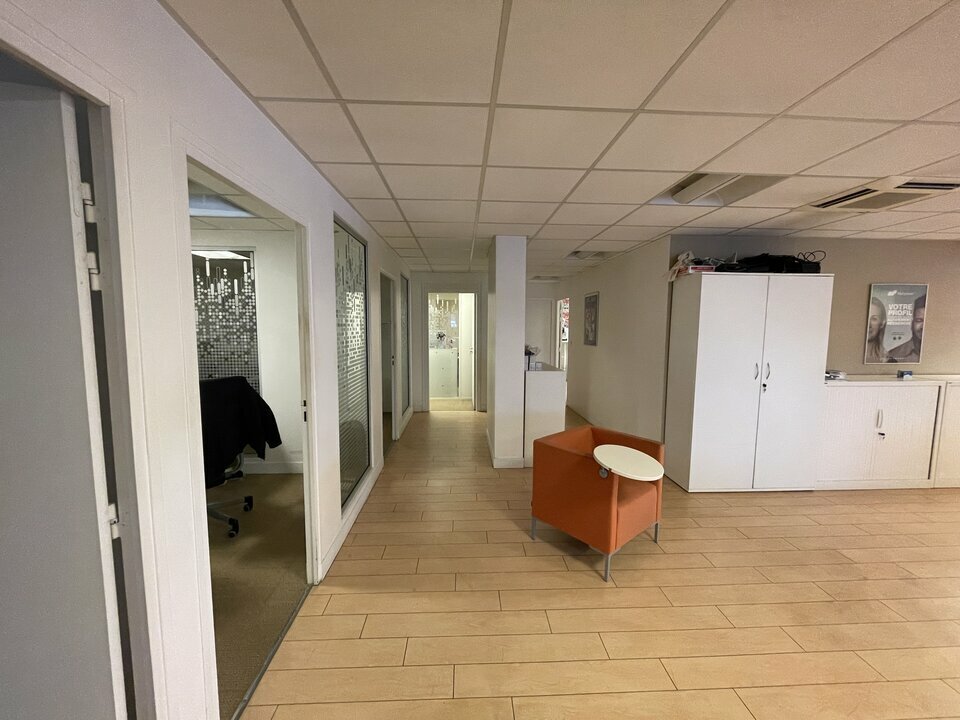 Agrandir la photo Local commercial à louer - 240.0 m2 - 64 - Pyrenees-Atlantiques