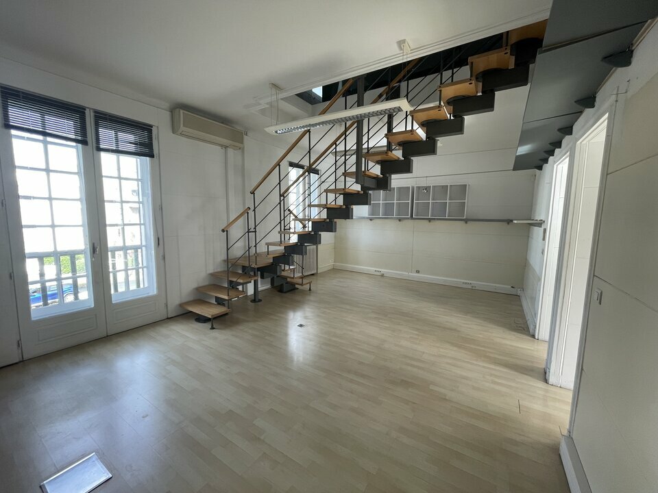 Bureaux à louer - 120.0 m2 - 64 - Pyrenees-Atlantiques