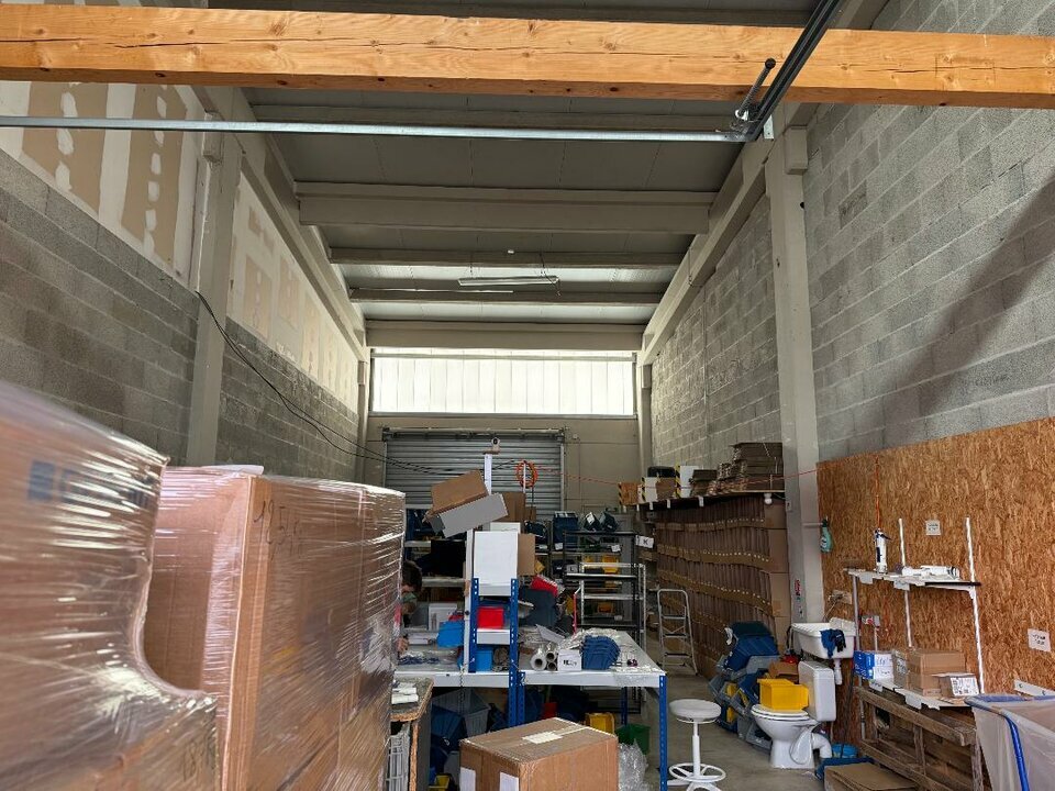 Entrepôt à louer - 90.0 m2 - 64 - Pyrenees-Atlantiques