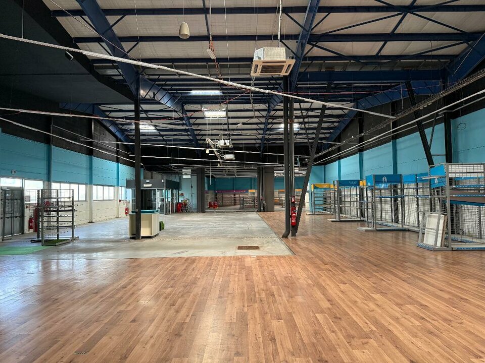 Local commercial à louer - 1832.0 m2 - 64 - Pyrenees-Atlantiques