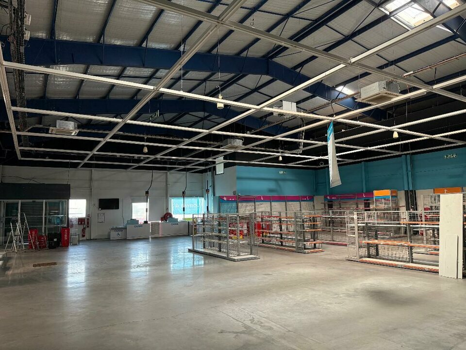 Local commercial à louer - 1832.0 m2 - 64 - Pyrenees-Atlantiques