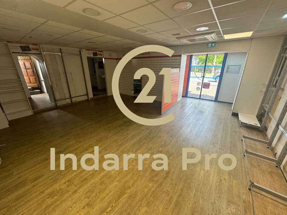 Local commercial à louer - 140.0 m2 - 64 - Pyrenees-Atlantiques