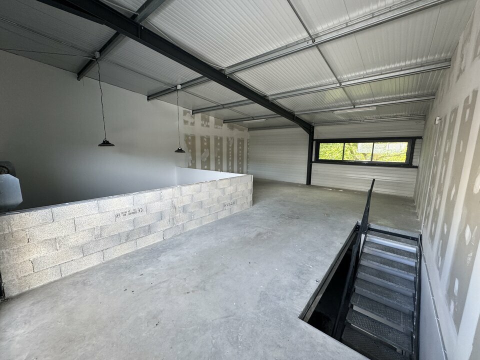 Agrandir la photo Local d'activité à louer - 137.0 m2 - 64 - Pyrenees-Atlantiques