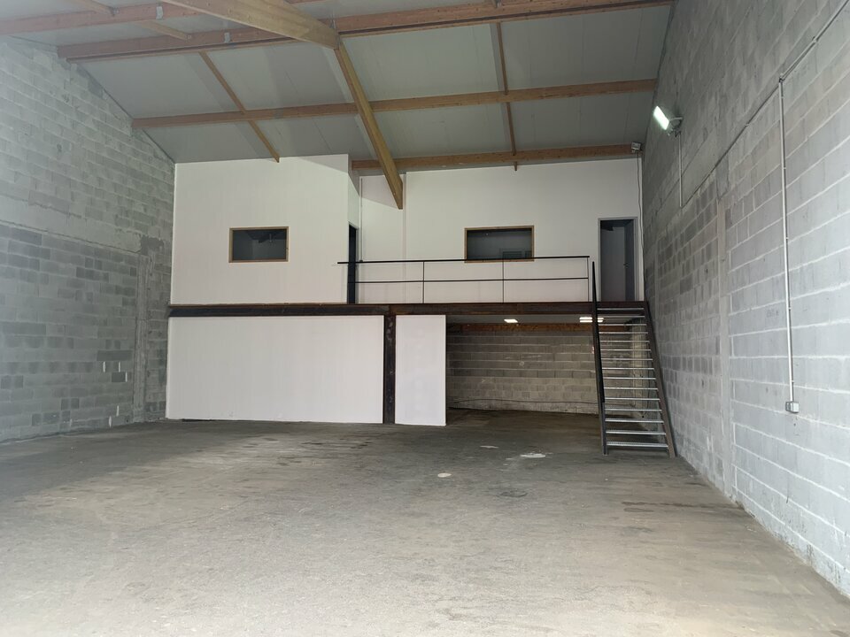 Agrandir la photo Entrepôt à louer - 245.0 m2 - 64 - Pyrenees-Atlantiques