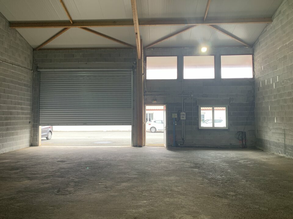 Agrandir la photo Entrepôt à louer - 245.0 m2 - 64 - Pyrenees-Atlantiques