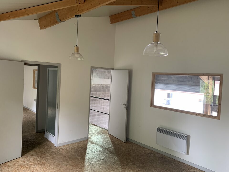 Agrandir la photo Entrepôt à louer - 245.0 m2 - 64 - Pyrenees-Atlantiques