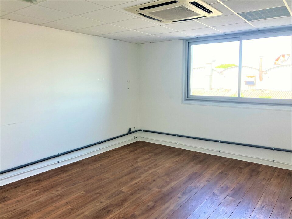 Agrandir la photo Bureaux à louer - 200.0 m2 - 64 - Pyrenees-Atlantiques