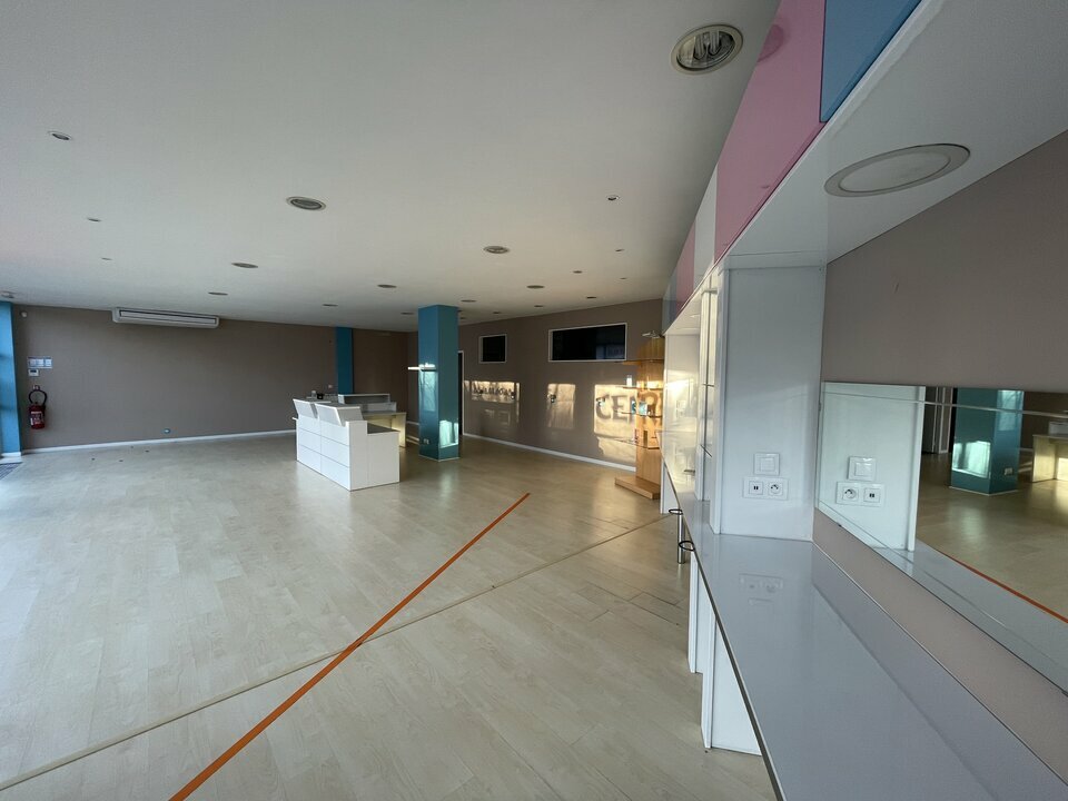 Agrandir la photo Local commercial à vendre - 117.0 m2 - 64 - Pyrenees-Atlantiques