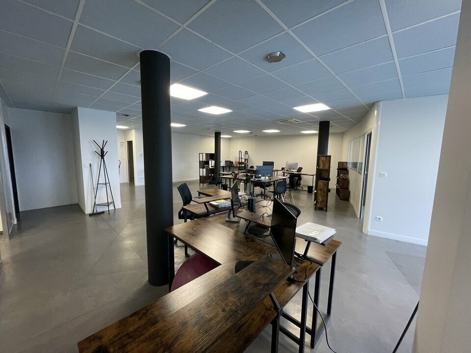 Agrandir la photo Local commercial à louer - 187.0 m2 - 64 - Pyrenees-Atlantiques