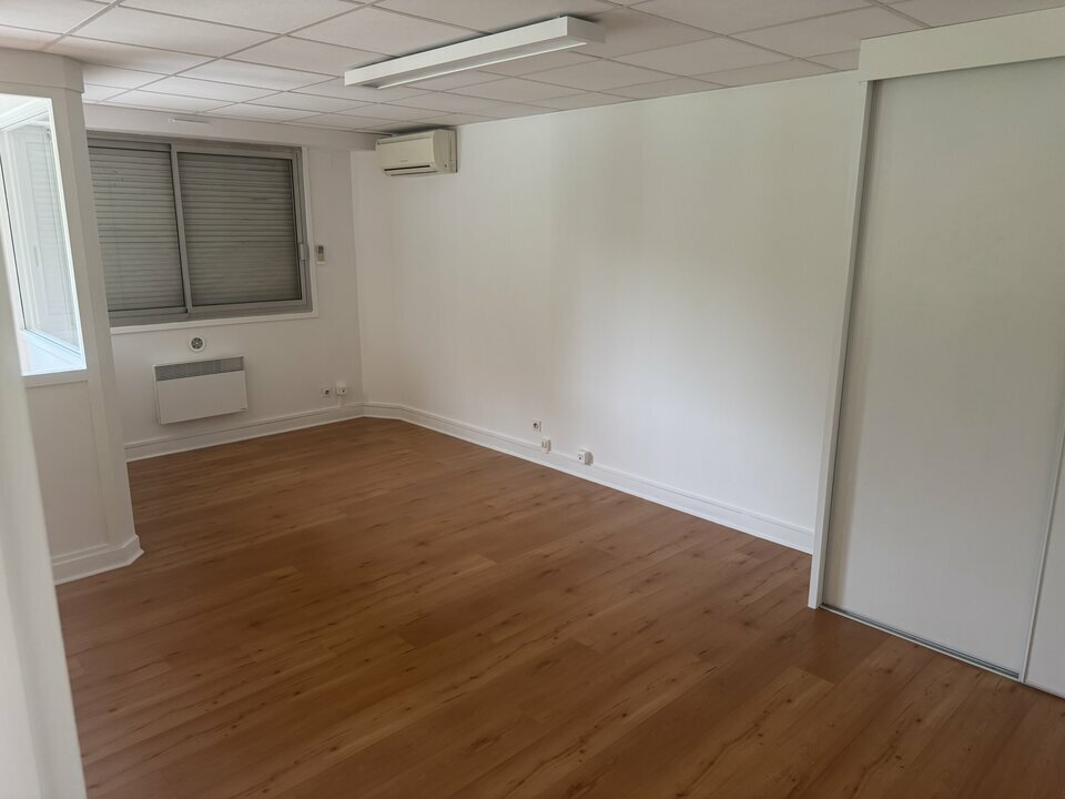 Bureaux à louer - 68.0 m2 - 64 - Pyrenees-Atlantiques