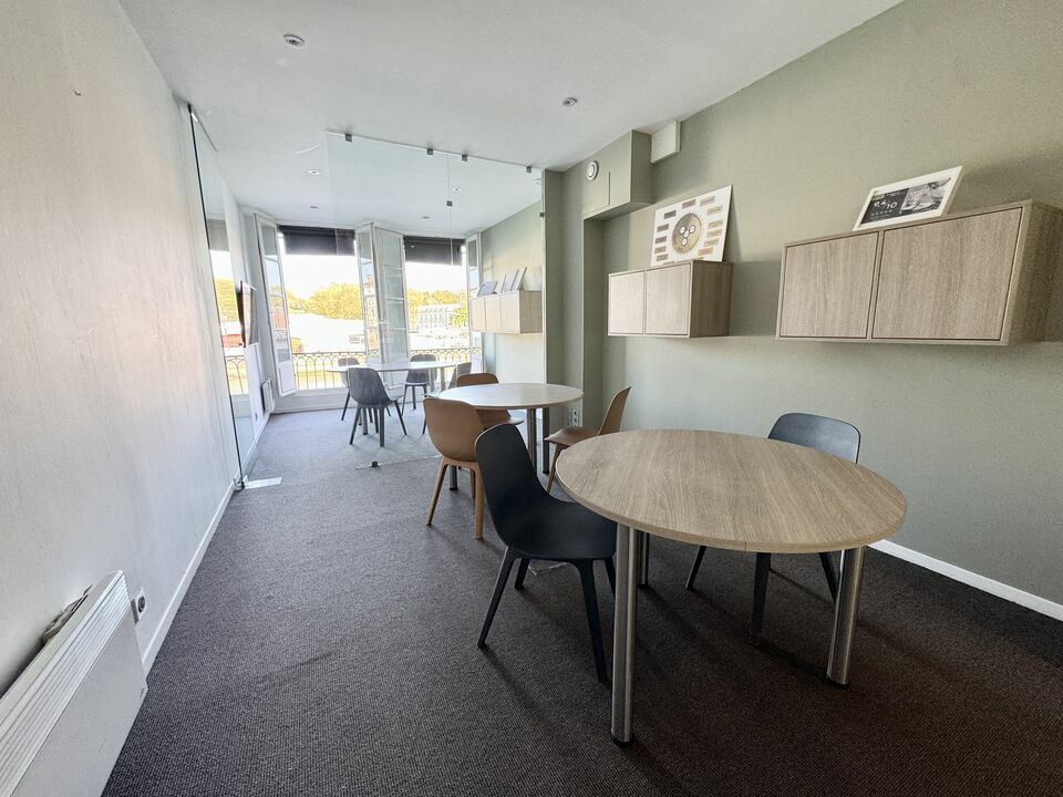Agrandir la photo Bureaux à louer - 92.0 m2 - 64 - Pyrenees-Atlantiques