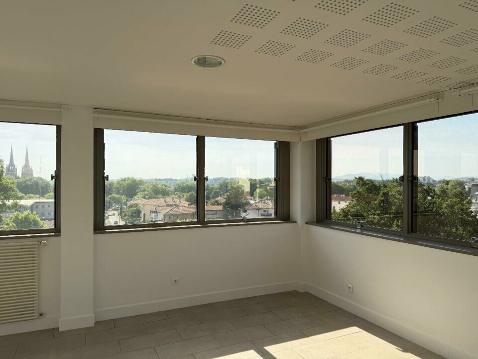 Bureaux à vendre - 114.0 m2 - 64 - Pyrenees-Atlantiques